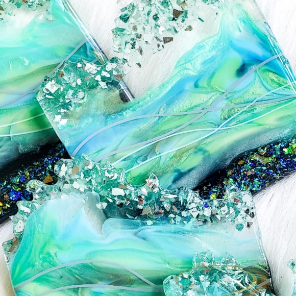 MADE TO ORDER - Resin Geode Coaster Set - Picture 4 of 10